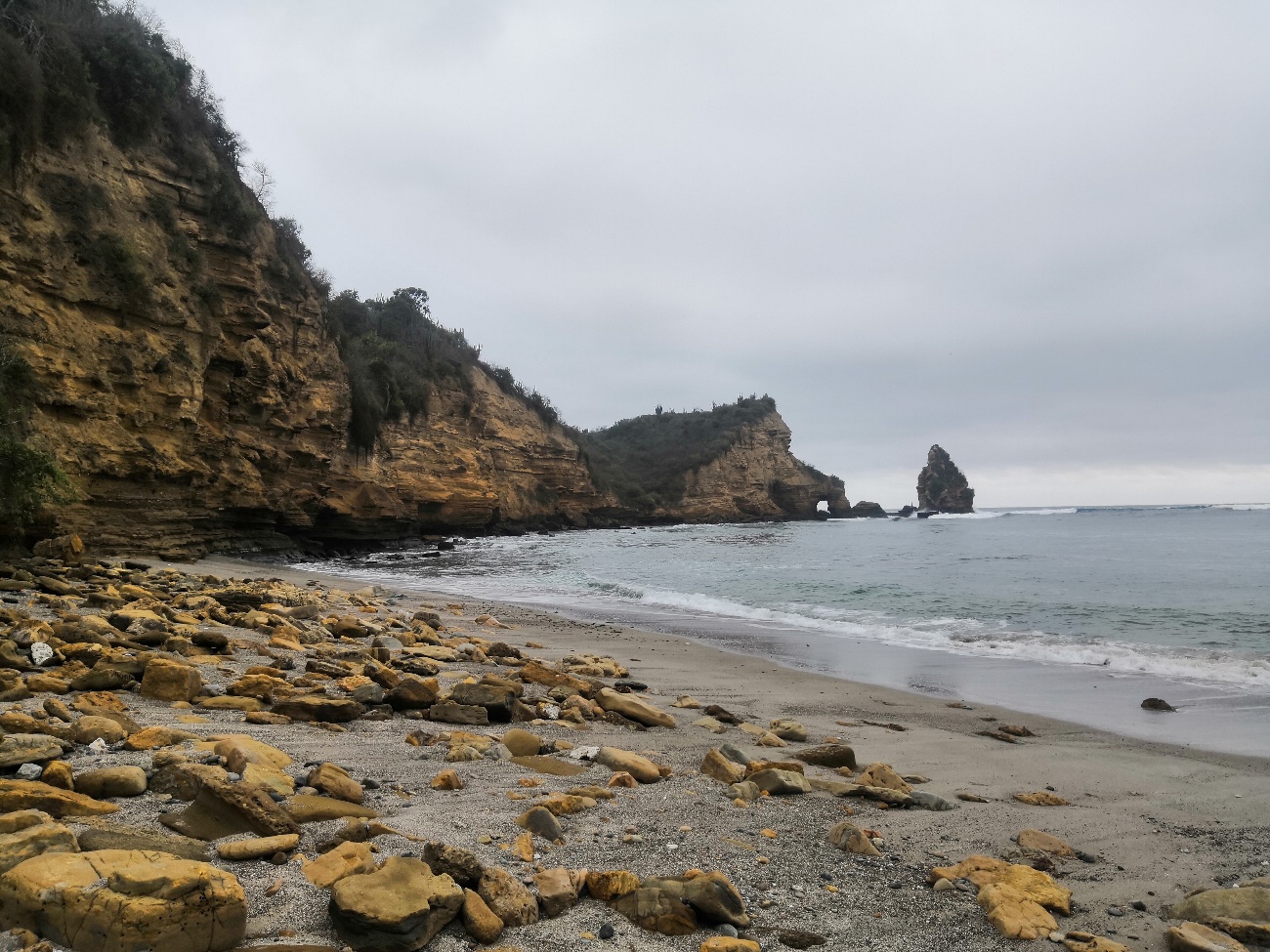 Manabí es una provincia costera del Ecuador que ofrece hermosas playas vírgenes y encantadores pueblos de pescadores. Algunas de las playas vírgenes se pueden visitar en Manabí